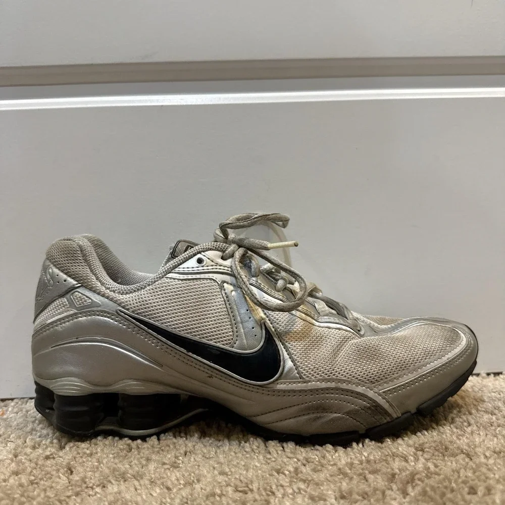 Nike Shox Shoes Womens Size 8.5 Silver Running Cushioned Sneakers 315331-101